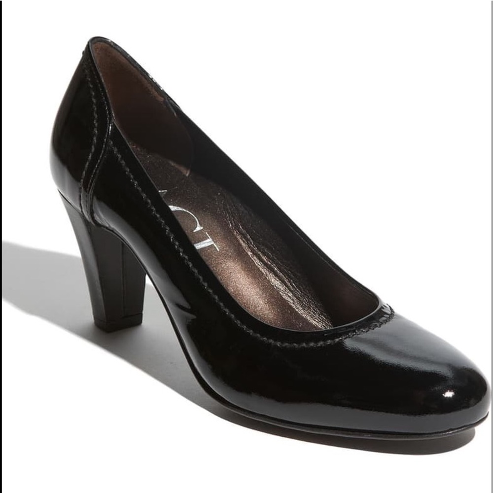 AGL Black patent Leather pumps